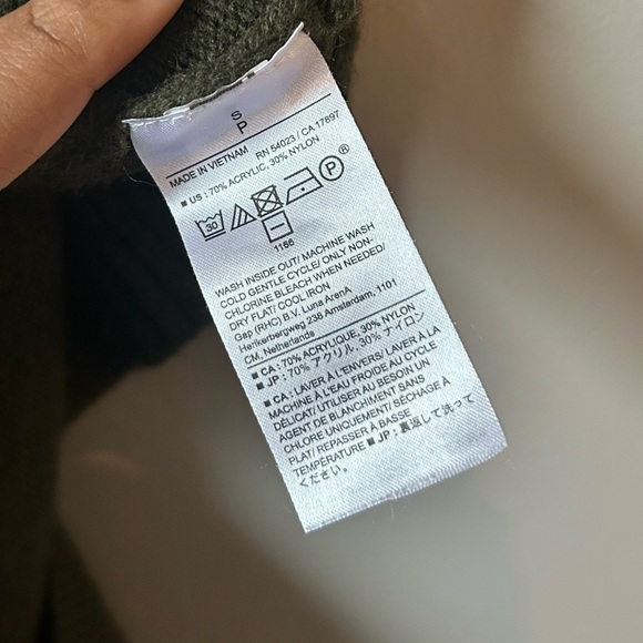 Banana Republic Sweater - Picture 4 of 4